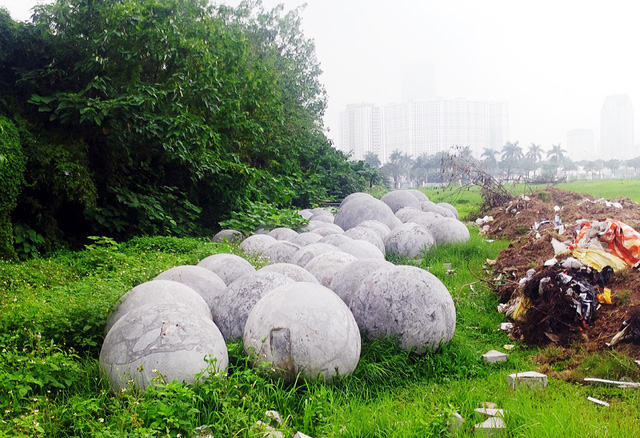 Hà Nội: 40 quả bóng xích ở SVĐ Mỹ Đình sắp được di dời khỏi bãi đất trống để phục vụ đường đua F1