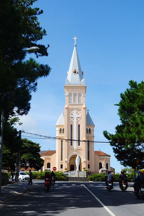 Những nhà thờ kiến trúc Pháp nổi tiếng ở Việt Nam