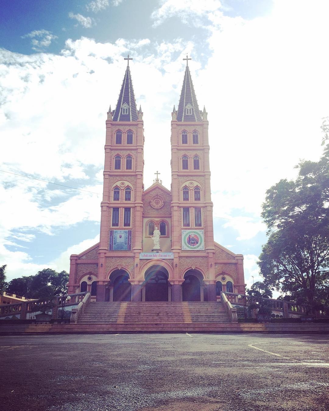 Những nhà thờ kiến trúc Pháp nổi tiếng ở Việt Nam