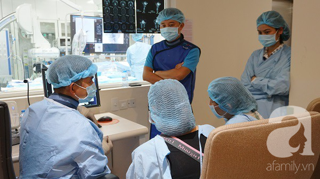 15 giờ phẫu thuật ngoạn mục cứu nữ bệnh nhân mang khối u não khổng lồ, nhiều bệnh viện đã chê