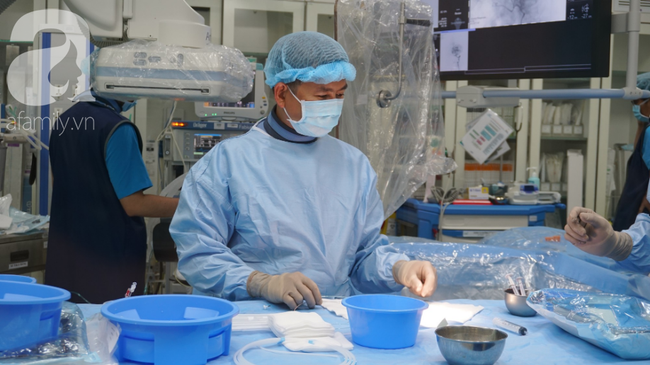 15 giờ phẫu thuật ngoạn mục cứu nữ bệnh nhân mang khối u não khổng lồ, nhiều bệnh viện đã chê