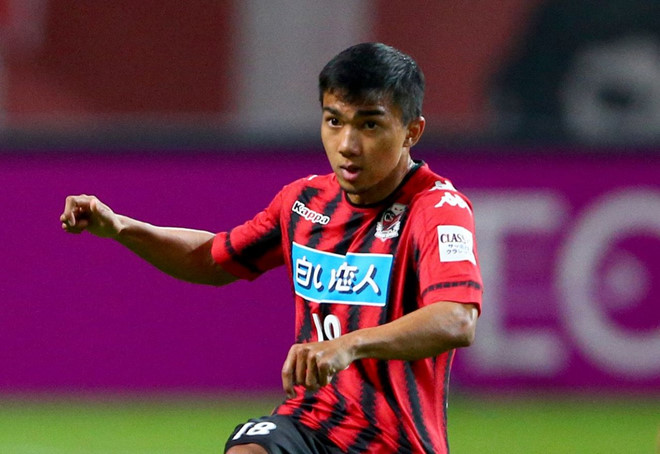 Trợ lý điển trai của thầy Park lặn lội sang Nhật Bản xem giò Messi Thái Lan