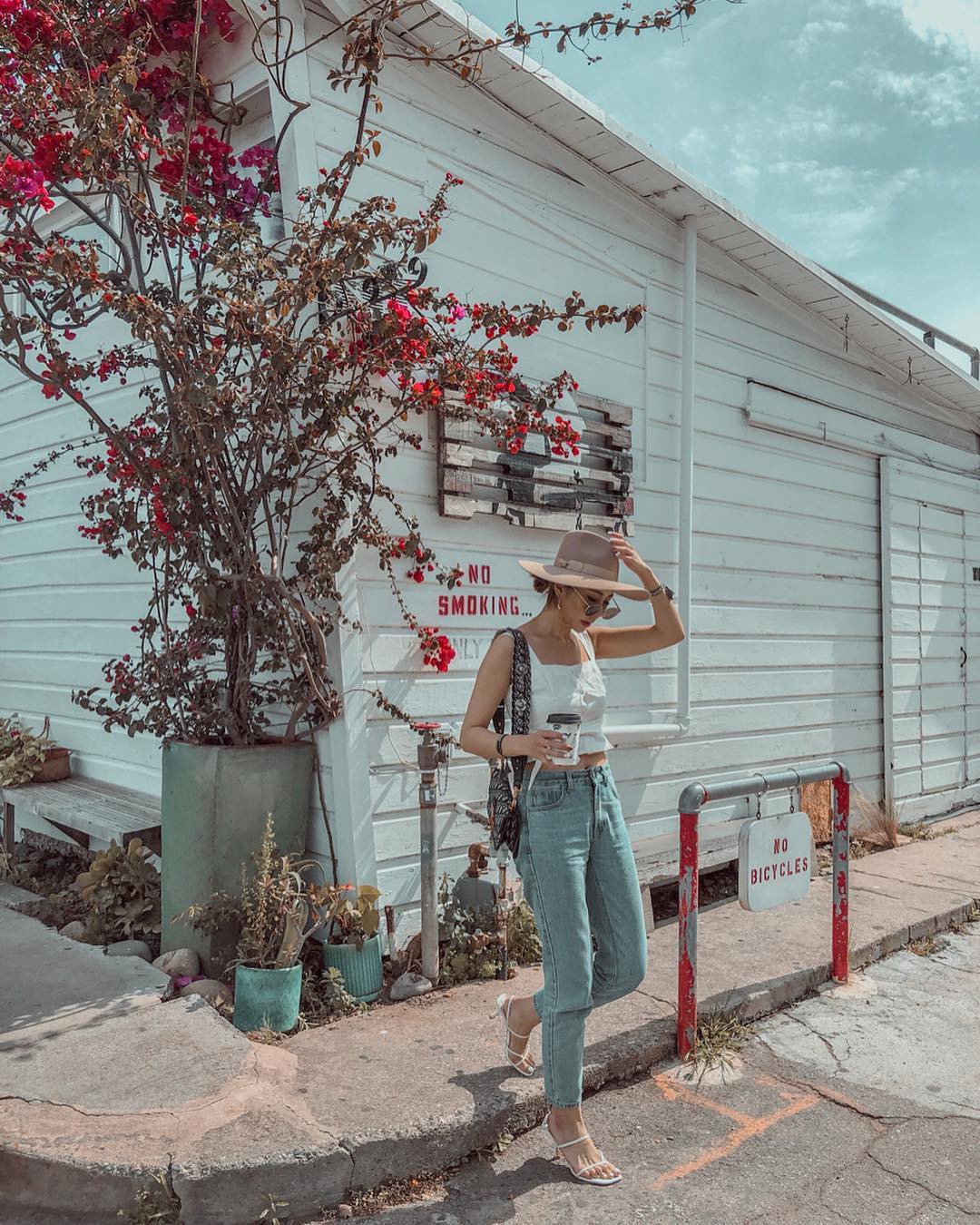 Đây là 4 mẫu giày dép có thể kết hợp với mọi set đồ, vô cùng xứng đáng để bạn sắm ngay cho mình