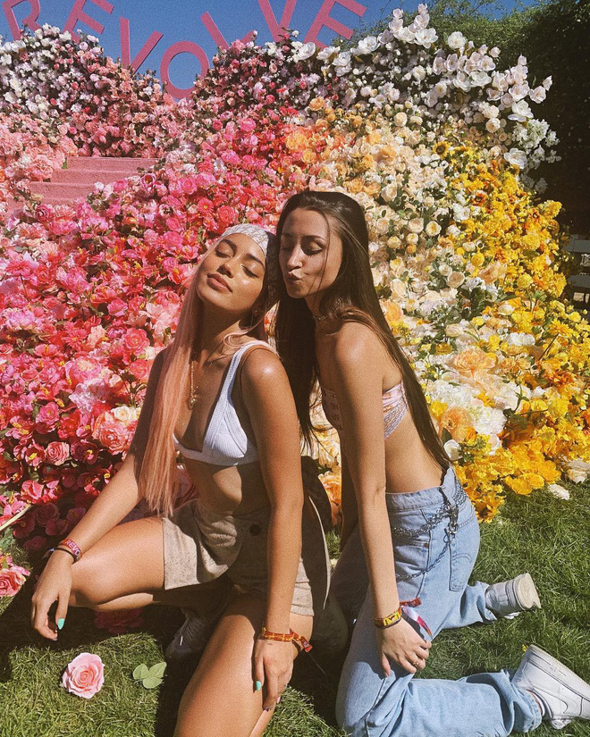 4 hot trend làm đẹp được hội gái xinh tại Coachella quẩy nhiệt tình: xu hướng nào cũng ảo tung chảo 4 hot trend làm đẹp được hội gái xinh tại Coachella quẩy nhiệt tình: xu hướng nào cũng ảo tung chảo