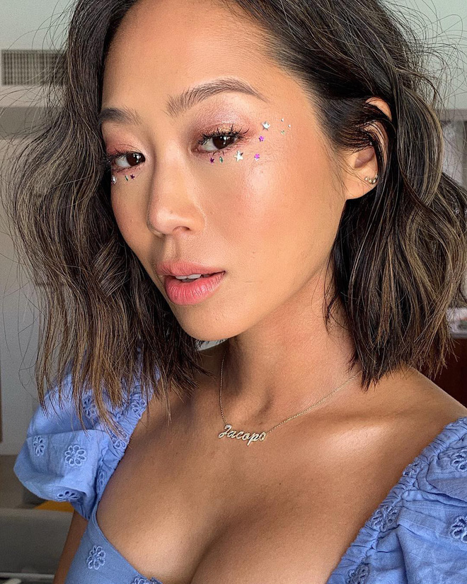 4 hot trend làm đẹp được hội gái xinh tại Coachella quẩy nhiệt tình: xu hướng nào cũng ảo tung chảo 4 hot trend làm đẹp được hội gái xinh tại Coachella quẩy nhiệt tình: xu hướng nào cũng ảo tung chảo