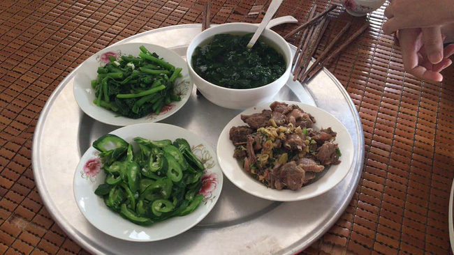 Ngày nào cũng cơm lành canh ngọt còn bị chồng kêu ca mỗi lần đến bữa, hội chị em xúm vào an ủi vì nhà ai cũng vậy