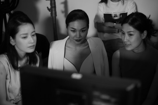 Chị chị em em: Cả một trời drama đấu đá giữa những người phụ nữ xem nhau như tỷ muội nhưng tình cảm chỉ là dối trá Chị chị em em: Cả một trời drama đấu đá giữa những người phụ nữ xem nhau như tỷ muội nhưng tình cảm chỉ là dối trá
