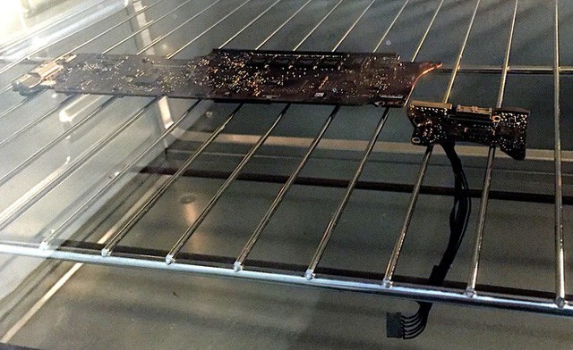 Nghe hướng dẫn trên mạng, thanh niên tự sửa MacBook giá nghìn đô bằng cách cho máy vào lò nướng, đây là kết quả cuối cùng