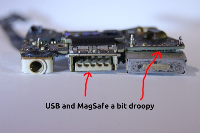 Nghe hướng dẫn trên mạng, thanh niên tự sửa MacBook giá nghìn đô bằng cách cho máy vào lò nướng, đây là kết quả cuối cùng