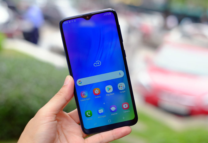 Smartphone màn hình giọt nước, camera kép giá 3,5 triệu đồng