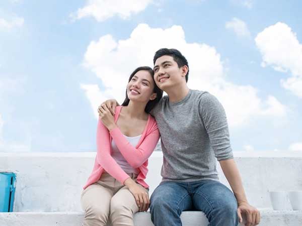 Trước khi đăng ký kết hôn, mẹ người yêu đưa tôi tập giấy bảo ký vào, nhưng đọc xong điều khoản thì tôi thấy tương lai như sụp đổ