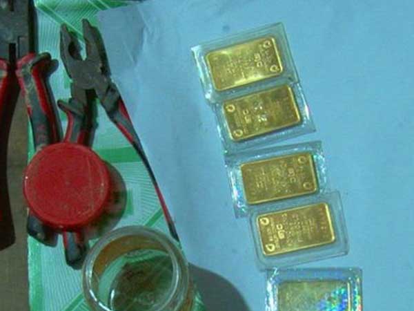 Dùng kìm cắt khóa cửa đột nhập nhà dân trộm 10 lượng vàng