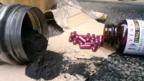 Cựu tổng giám đốc Vinaca hầu tòa vì dùng bột than làm thuốc giả