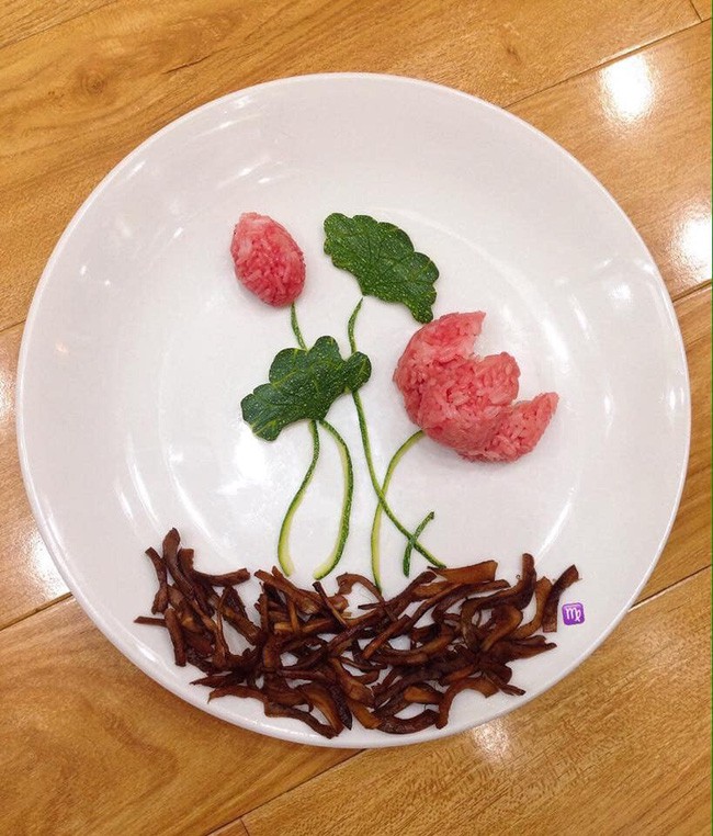 Ngưỡng mộ mẹ 8x làm những đĩa cơm đẹp như mơ cho con khiến cộng đồng mạng dậy sóng