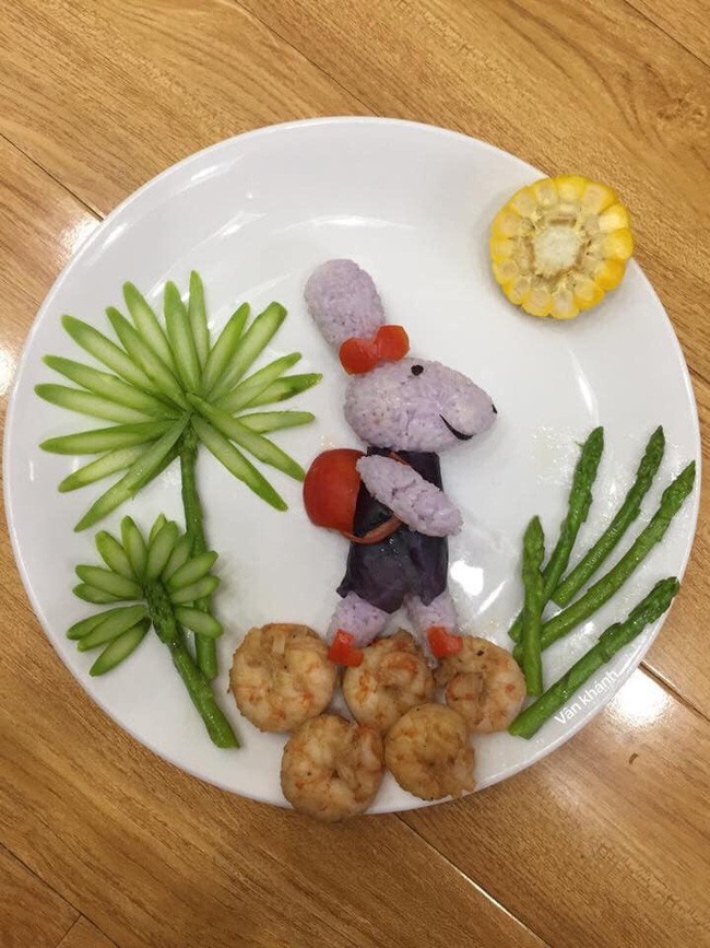 Ngưỡng mộ mẹ 8x làm những đĩa cơm đẹp như mơ cho con khiến cộng đồng mạng dậy sóng