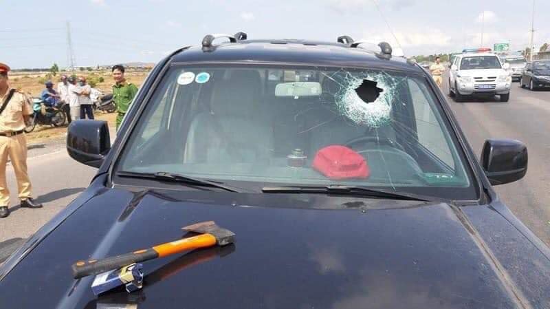 Người lái xe tông CSGT tử vong từng ném bom khói vào ngân hàng ở Sài Gòn