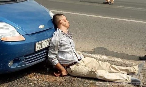 Người lái xe tông CSGT tử vong từng ném bom khói vào ngân hàng ở Sài Gòn