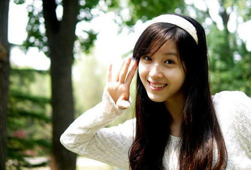 Hot girl trà sữa từ tỷ phú trẻ nhất Trung Quốc đến cô vợ đáng thương