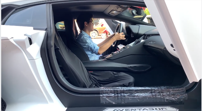 Thiếu gia Bình Dương bạo tay chi hơn 70 tỷ đồng mua siêu xe hạng sang