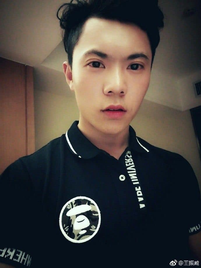 Choáng hơn cả Jaden Smith: Cậu nhóc đáng ghét trong Karate Kid sau 9 năm bỗng hóa mỹ nam 8 múi cực phẩm