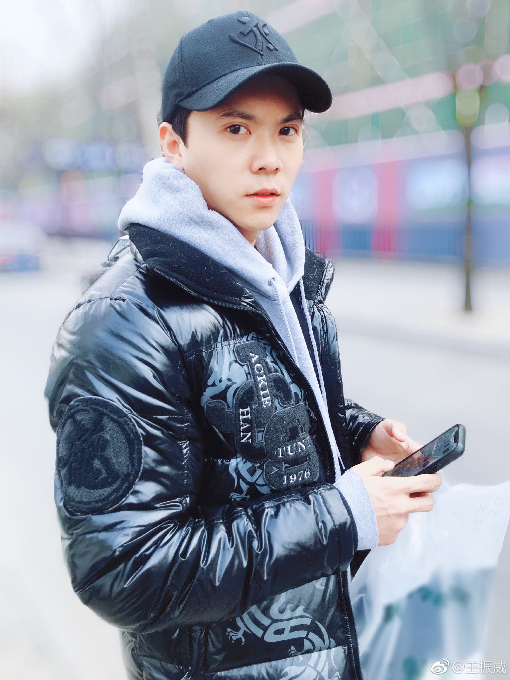 Choáng hơn cả Jaden Smith: Cậu nhóc đáng ghét trong Karate Kid sau 9 năm bỗng hóa mỹ nam 8 múi cực phẩm