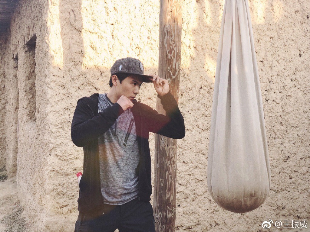 Choáng hơn cả Jaden Smith: Cậu nhóc đáng ghét trong Karate Kid sau 9 năm bỗng hóa mỹ nam 8 múi cực phẩm