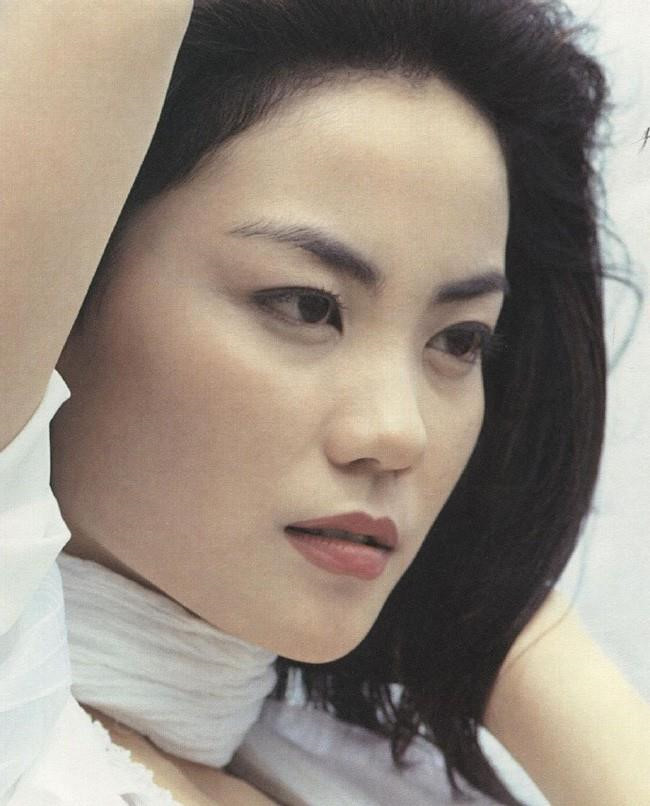 Vương Phi - người đàn bà đẹp khiến Tạ Đình Phong si mê suốt 20 năm