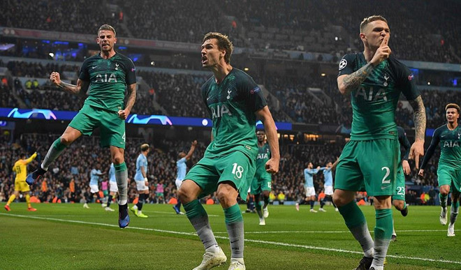 Còn ai nói VAR giết chết cảm xúc của bóng đá?