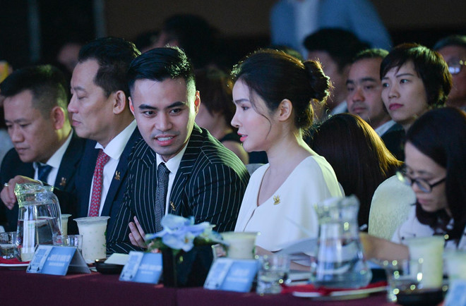 Thiếu gia Tân Hoàng Minh, ông chủ Asanzo ngồi ghế Shark Tank mùa 3