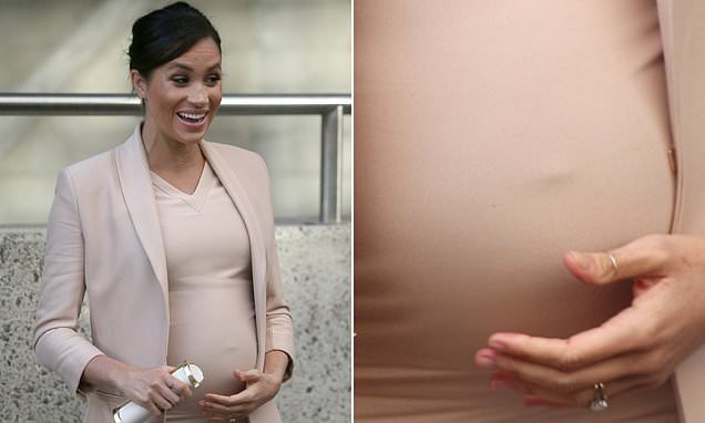 Hé lộ lý do bất ngờ đằng sau hành động Meghan thích nắm tay chồng nơi đông người và nhìn chằm chằm chị dâu Kate