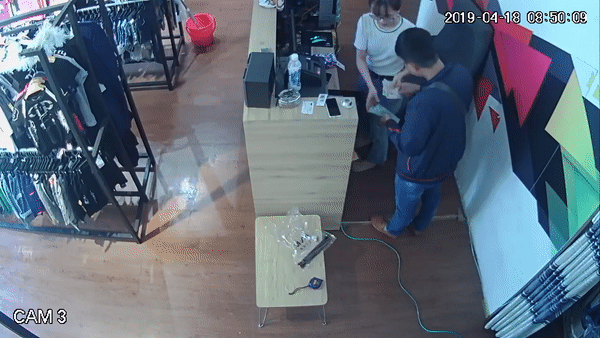 Phẫn nộ clip thanh niên nói tiếng Trung Quốc liên tiếp ăn trộm tiền tại các cửa hàng ở Đà Nẵng