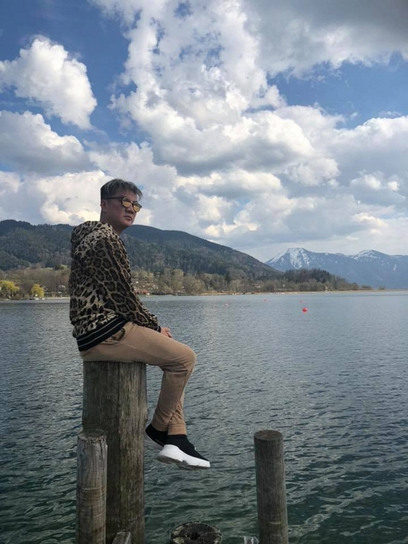 Mr Đàm không yêu ai được quá một tháng bởi 40 tiêu chuẩn trên trời