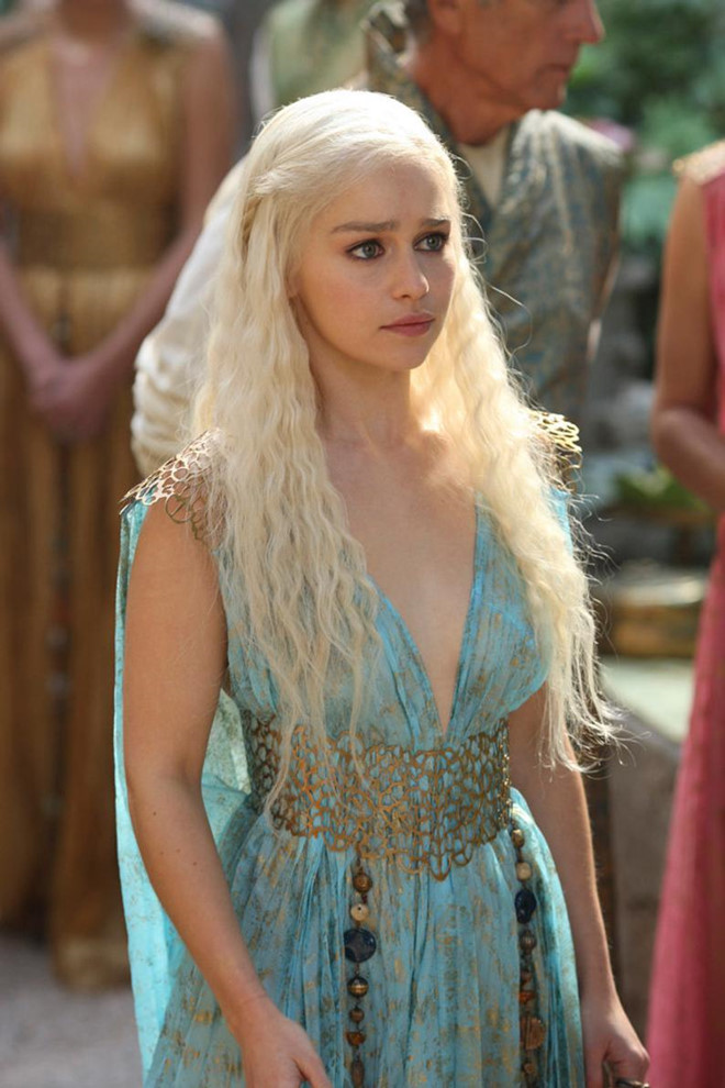 Soi tủ đồ của Emilia Clarke - sao nữ nổi bật nhất Game of Thrones - 1 Soi tủ đồ của Emilia Clarke - sao nữ nổi bật nhất Game of Thrones - 1