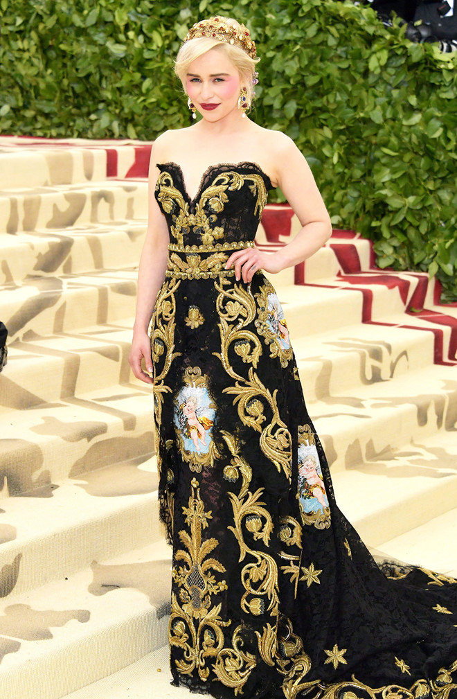 Soi tủ đồ của Emilia Clarke - sao nữ nổi bật nhất Game of Thrones - 25 Soi tủ đồ của Emilia Clarke - sao nữ nổi bật nhất Game of Thrones - 25