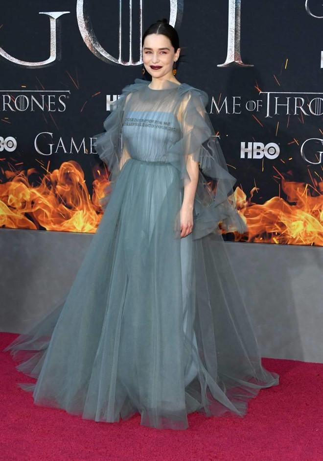 Soi tủ đồ của Emilia Clarke - sao nữ nổi bật nhất Game of Thrones - 26 Soi tủ đồ của Emilia Clarke - sao nữ nổi bật nhất Game of Thrones - 26