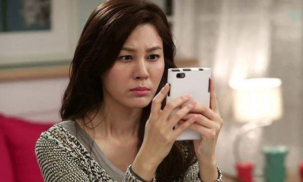 Màn trải chiếu hoa của vợ khiến ả nhân tình của chồng đang vênh váo chị giải thoát cho anh ấy bỗng tái mặt rồi lí nhí xin rút lui