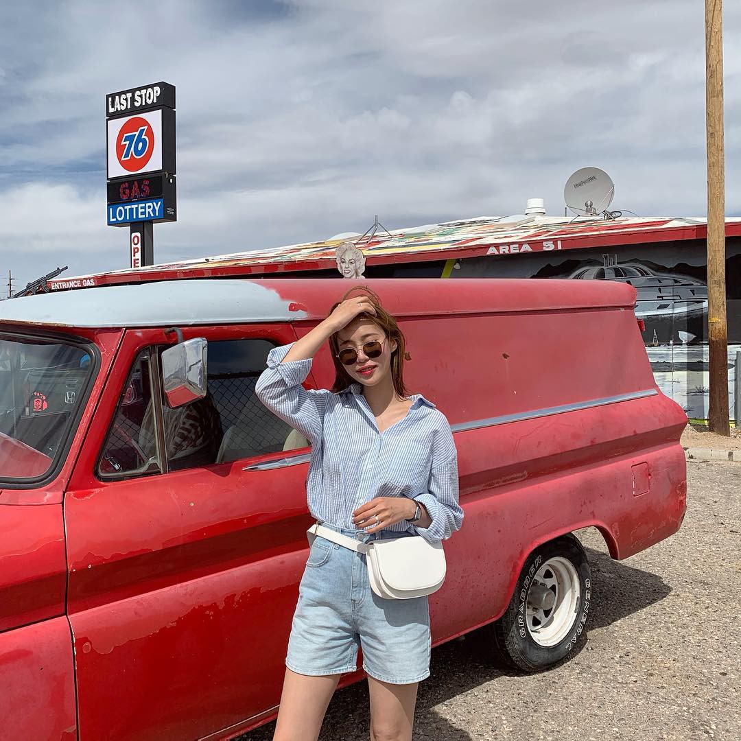 Chớm hè, bạn nên ôn lại ngay 3 công thức diện quần shorts để cân hết mọi cuộc dạo phố, đi biển