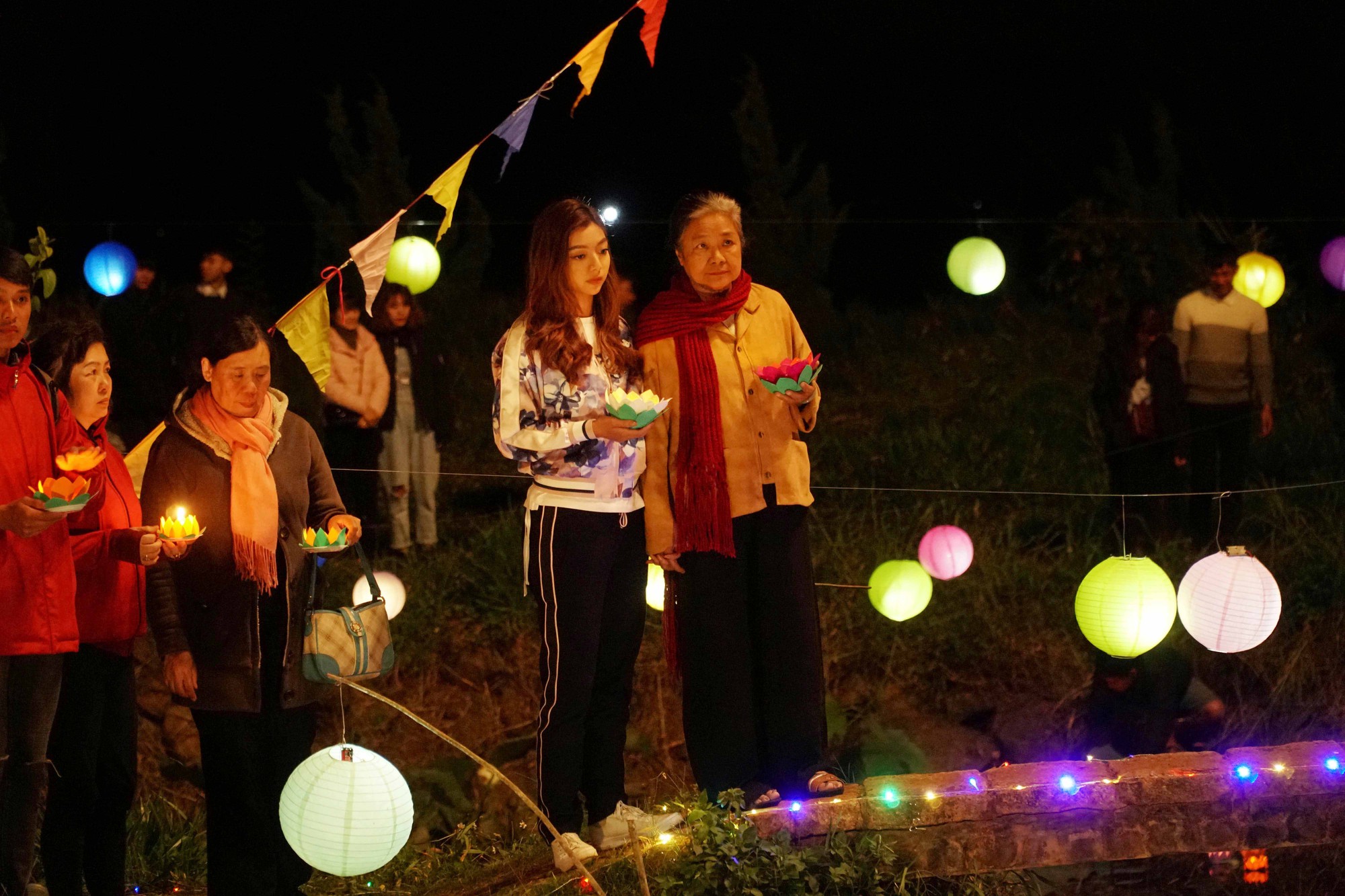 6 chi tiết gây hoang mang hơn cả việc phân biệt ma và người ở Lật Mặt 4