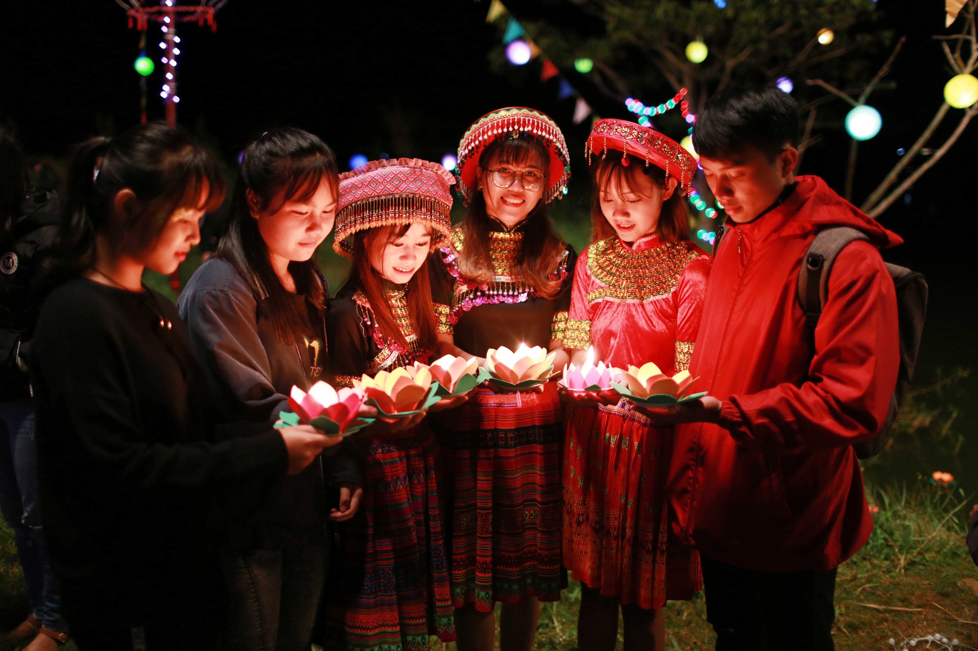 6 chi tiết gây hoang mang hơn cả việc phân biệt ma và người ở Lật Mặt 4