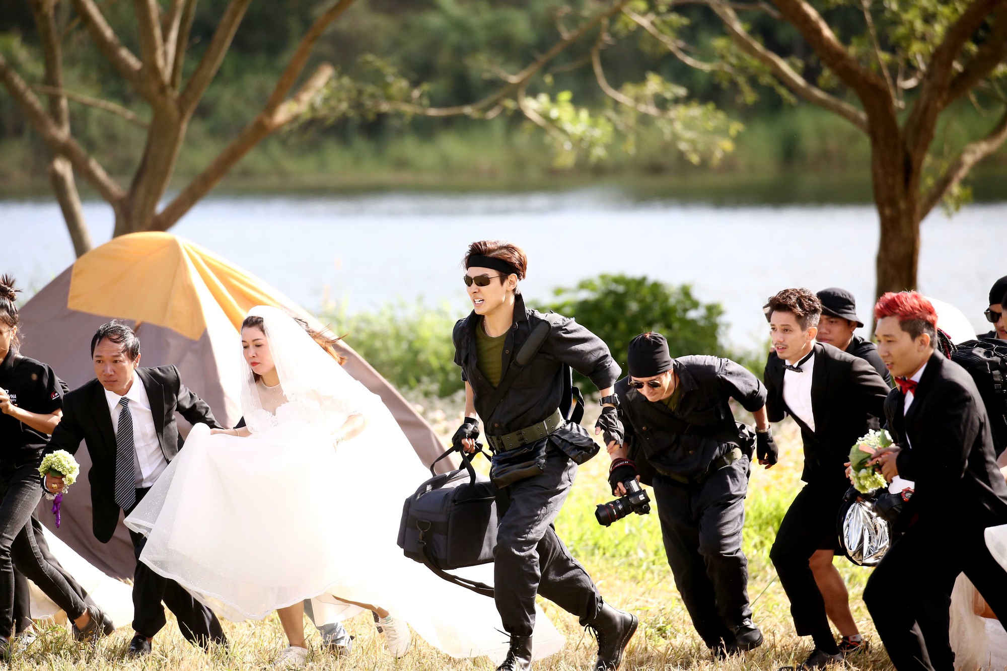 6 chi tiết gây hoang mang hơn cả việc phân biệt ma và người ở Lật Mặt 4