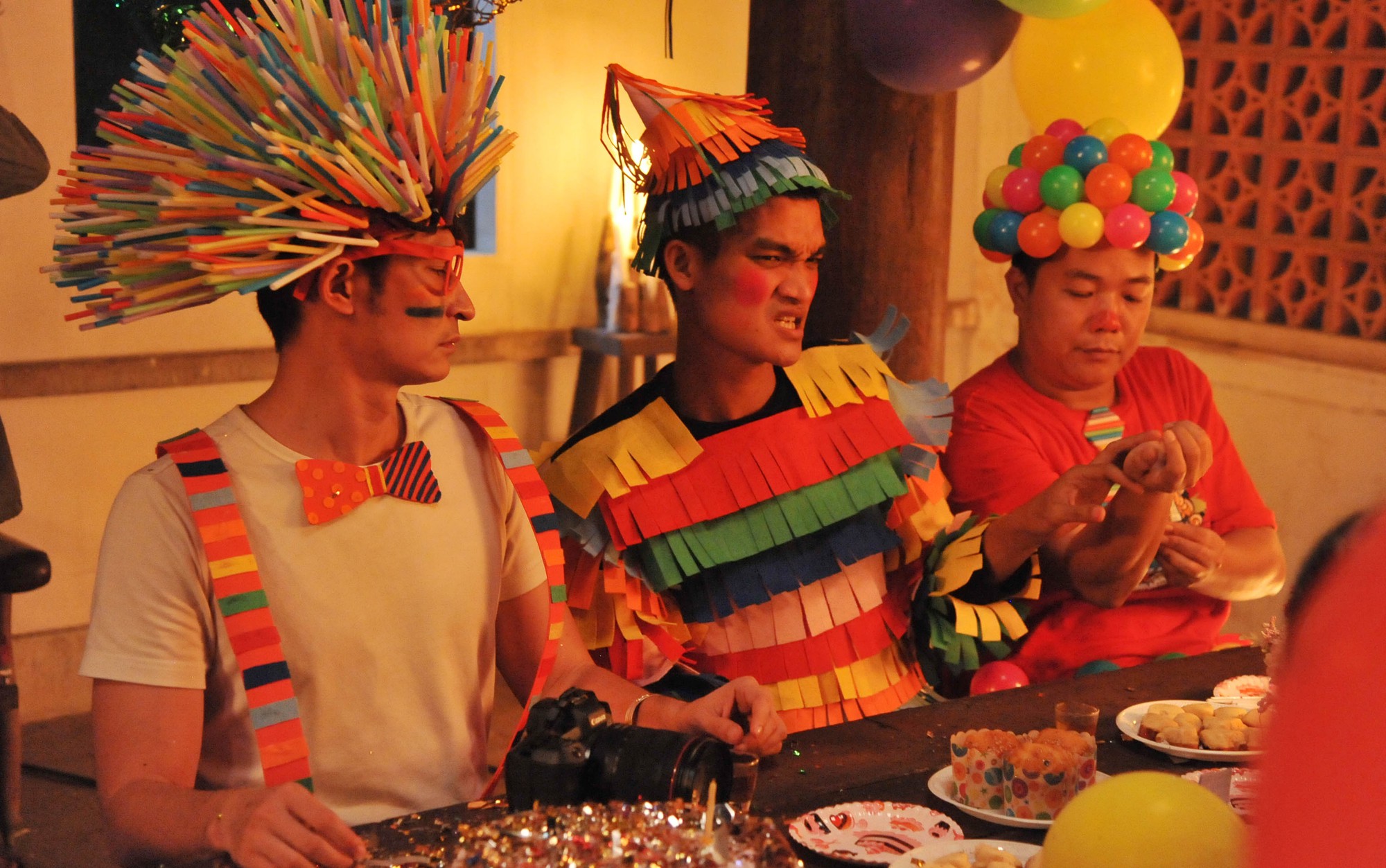 6 chi tiết gây hoang mang hơn cả việc phân biệt ma và người ở Lật Mặt 4