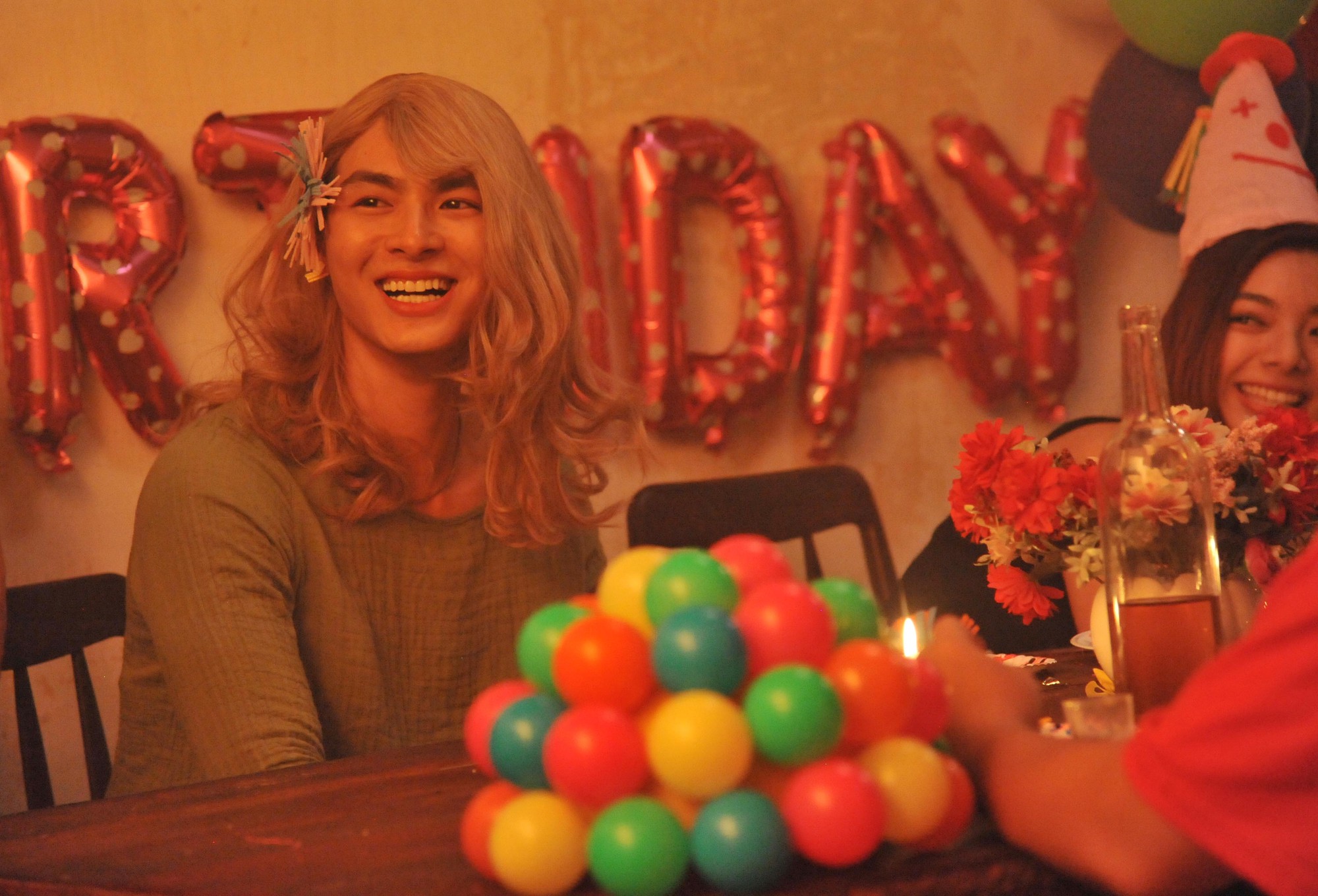 6 chi tiết gây hoang mang hơn cả việc phân biệt ma và người ở Lật Mặt 4