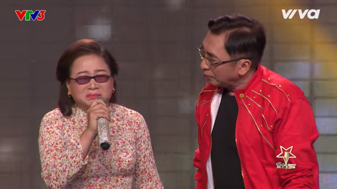 Quang Lê bật khóc khi nghe ca sĩ khiếm thị hát Bolero hay như Giao Linh Quang Lê bật khóc khi nghe ca sĩ khiếm thị hát Bolero hay như Giao Linh