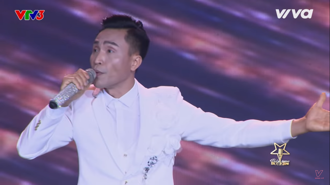 Quang Lê bật khóc khi nghe ca sĩ khiếm thị hát Bolero hay như Giao Linh