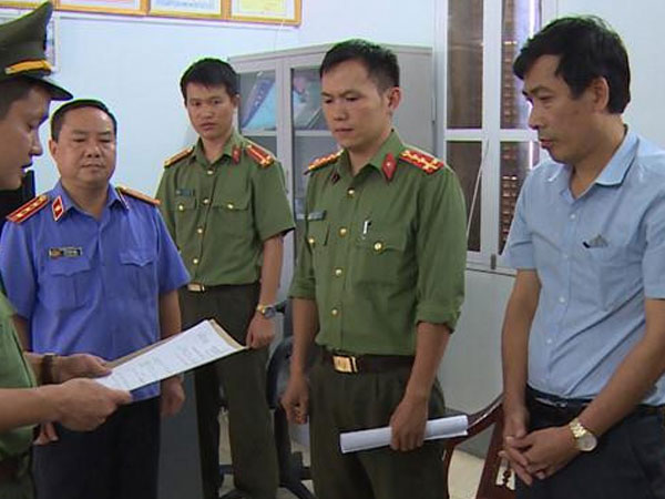 Phó giám đốc Sở GD&ĐT Sơn La bị khởi tố vẫn đi làm bình thường