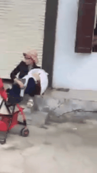 Hot girl Bella bị bắt gặp tha lôi con đến Nam Định, nhưng phản ứng của dân mạng với người quay clip hết sức bất ngờ