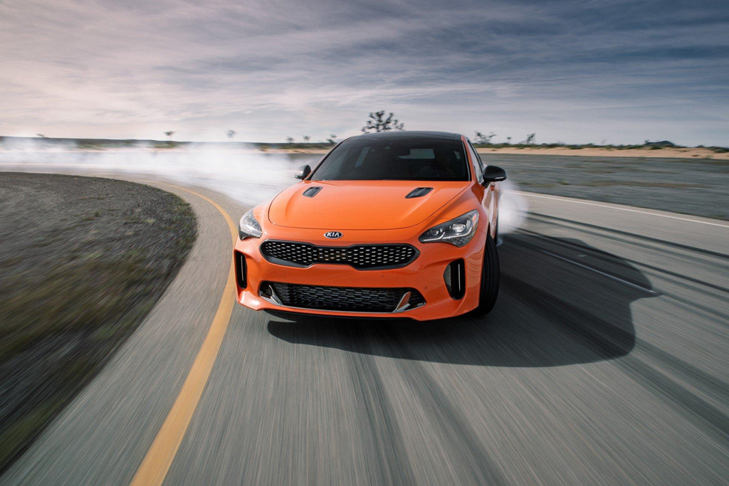 Quái thú Kia Stinger GTS 2019 ra mắt, tập trung vào khả năng drift