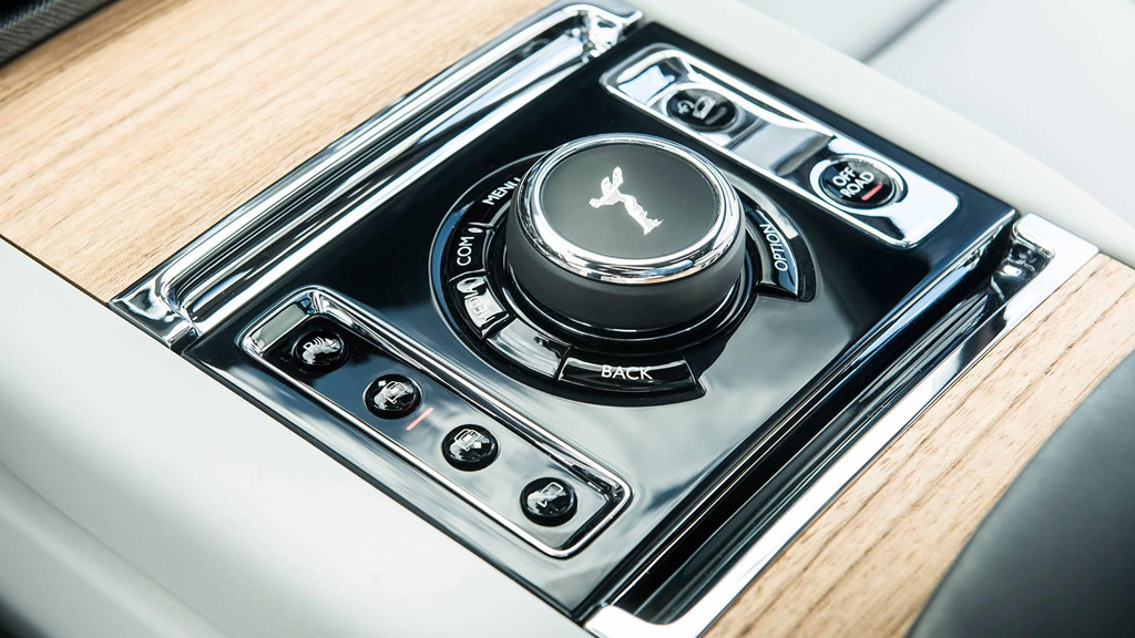 Khám phá SUV siêu sang mới trong bộ sưu tập của Cristiano Ronaldo