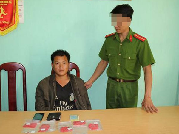 Bắt giữ đối tượng mua bán trái phép gần 1.000 viên ma túy tổng hợp