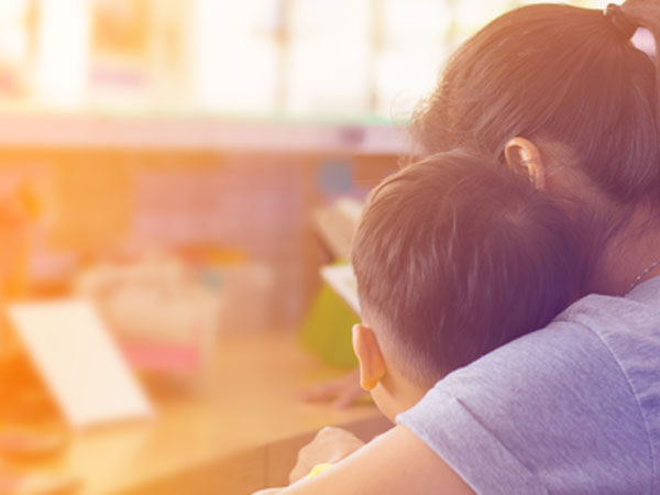 Con đã 4 tuổi nhưng anh vẫn chưa dám đưa tôi về ra mắt